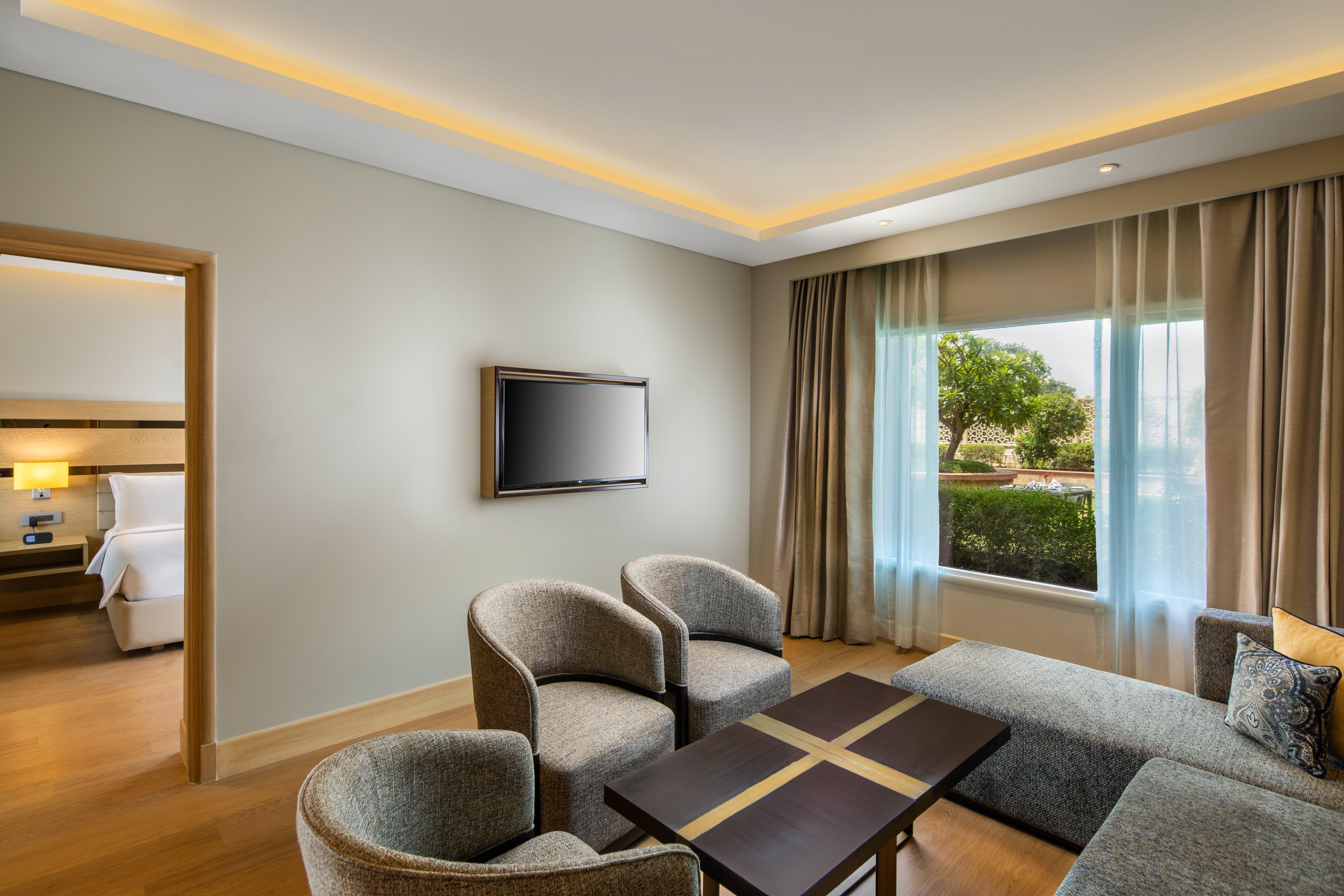 Holiday Inn Agra Mg Road An Ihg Hotel Exterior photo Suite