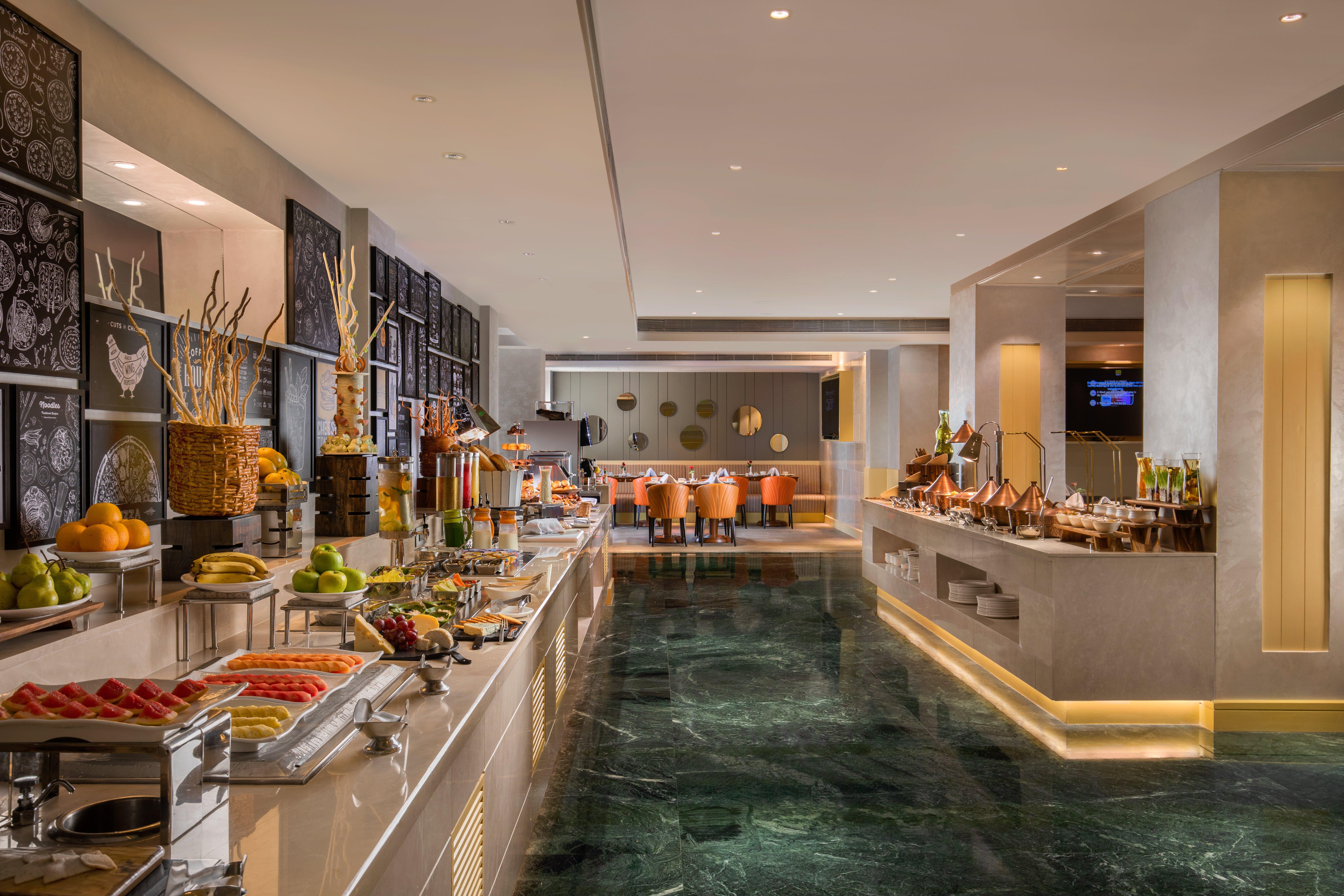 Holiday Inn Agra Mg Road An Ihg Hotel Exterior photo The buffet at the hotel