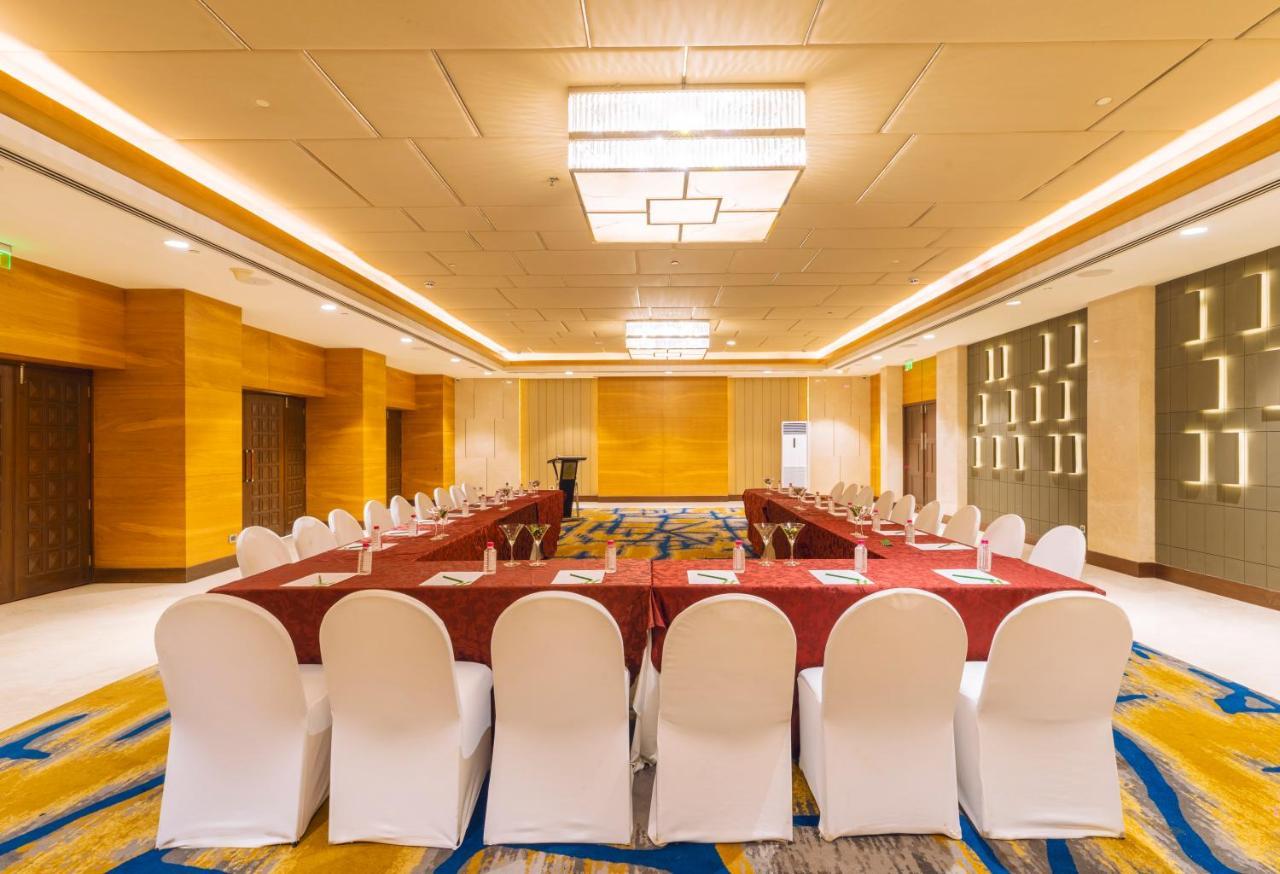 Holiday Inn Agra Mg Road An Ihg Hotel Exterior photo Meeting room