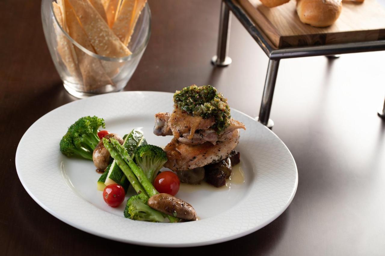 Holiday Inn Agra Mg Road An Ihg Hotel Exterior photo A plate of food